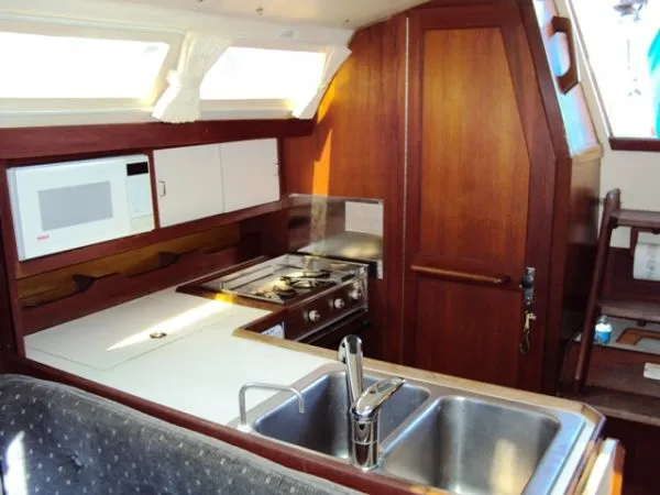 Slide: The Image of Catalina 34 Tall Rig 1989 - 6