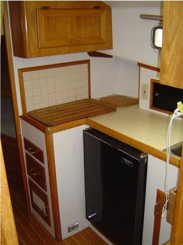 Slide: The Image of Cape Dory Flybridge Cruiser 1990 - 4
