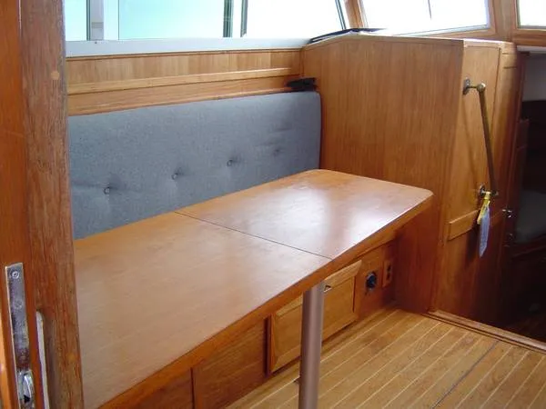 Slide: The Image of Cape Dory Flybridge Cruiser 1990 - 6