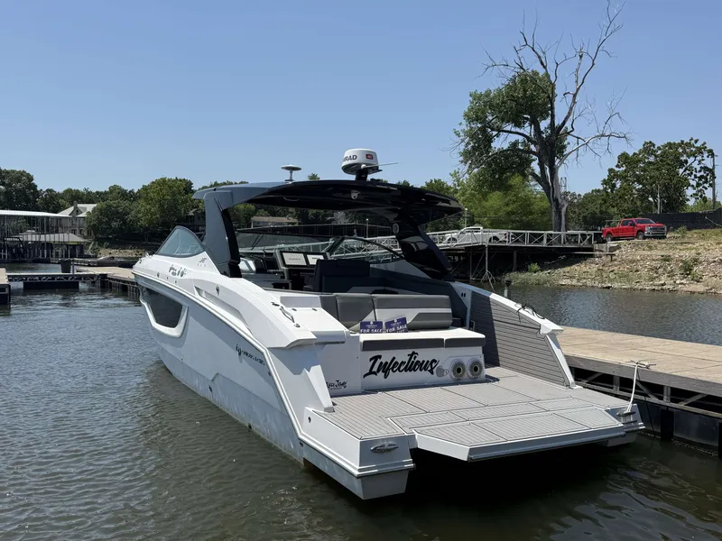 The Image of Cruisers Yachts 38 GLS 2020 - undefined