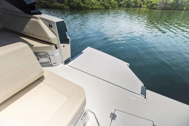 Slide: The Image of Cruisers Yachts 38 2020 - 41