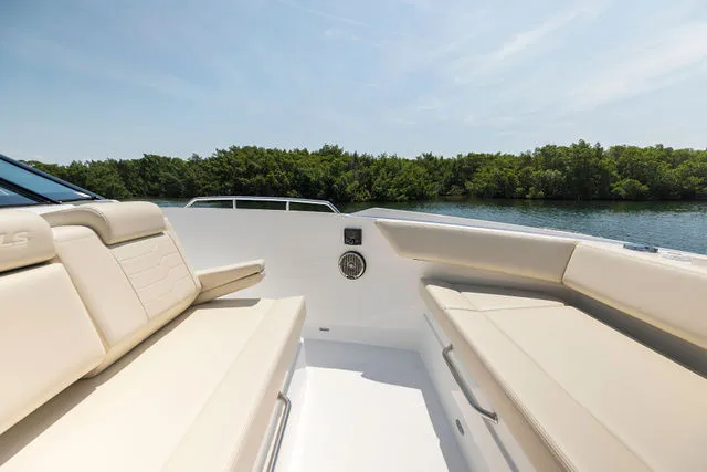 Slide: The Image of Cruisers Yachts 38 2020 - 43