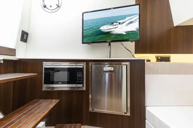 Slide: The Image of Cruisers Yachts 38 2020 - 29