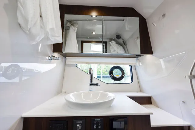 Slide: The Image of Cruisers Yachts 38 2020 - 32