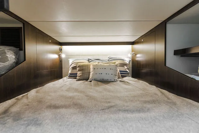 Slide: The Image of Cruisers Yachts 38 2020 - 37