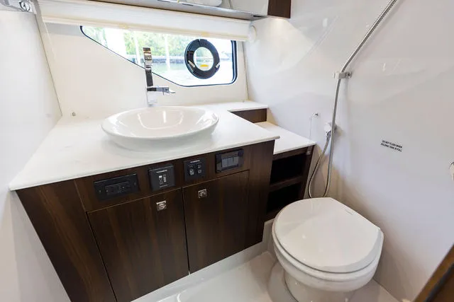 Slide: The Image of Cruisers Yachts 38 2020 - 35