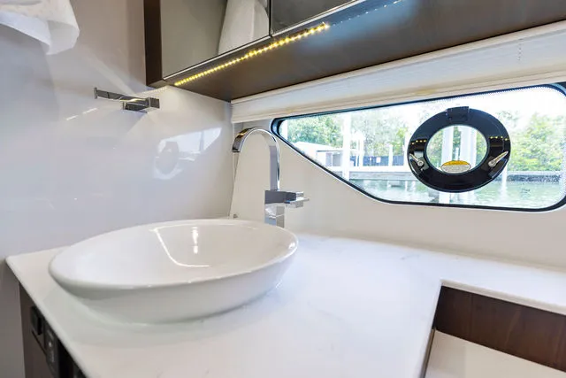 Slide: The Image of Cruisers Yachts 38 2020 - 30