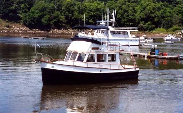 Slide: The Image of Grand Banks Trawler Classic Hull 1988 - 1