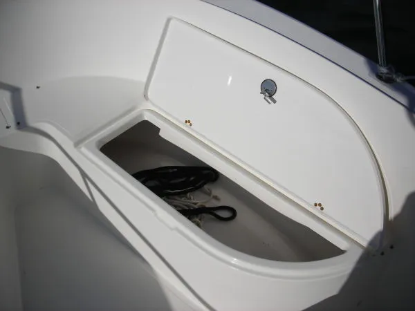 Slide: The Image of Edgewater 225 Center Console 2003 - 8