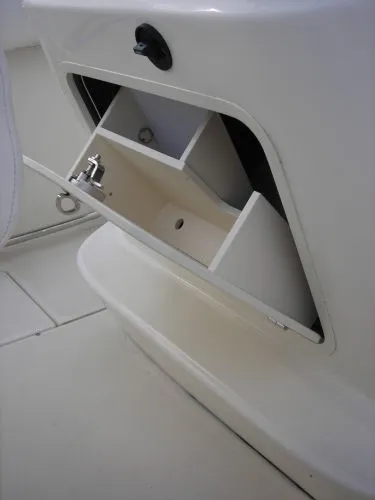 Slide: The Image of Boston Whaler OUTRAGE 2008 - 4