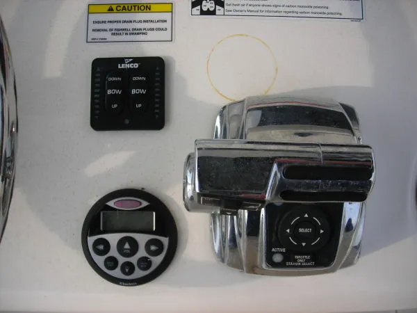 Slide: The Image of Boston Whaler OUTRAGE 2008 - 7