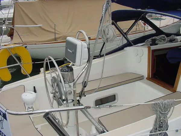 Slide: The Image of Tartan Sloop 1987 - 5