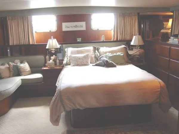 Slide: The Image of Hatteras Motor Yacht 1985 - 5