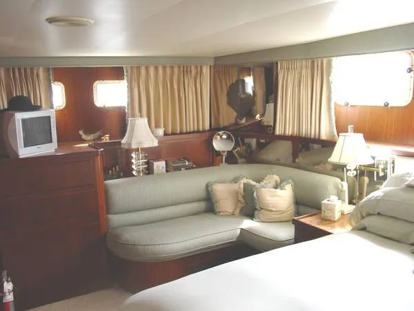 Slide: The Image of Hatteras Motor Yacht 1985 - 6