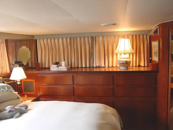 Slide: The Image of Hatteras Motor Yacht 1985 - 7