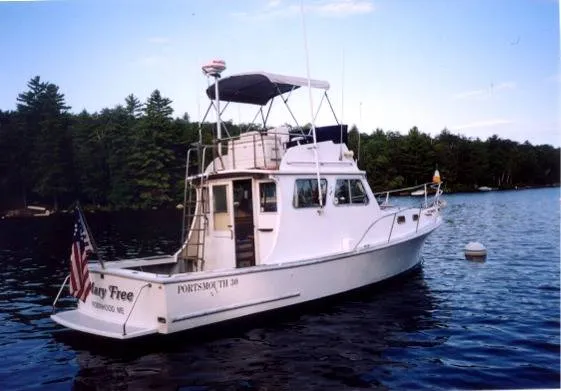Slide: The Image of Portsmouth 30 Flybridge Sedan 1989 - 0