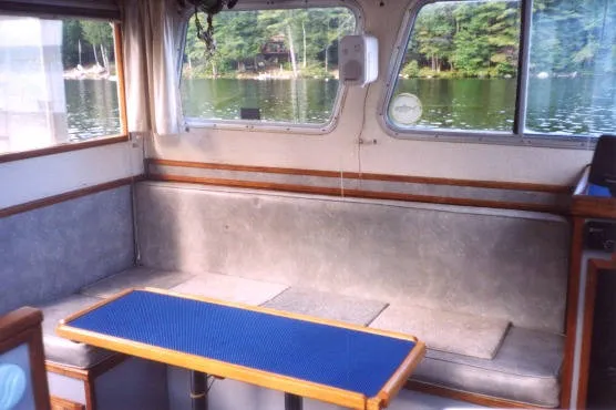 Slide: The Image of Portsmouth 30 Flybridge Sedan 1989 - 3