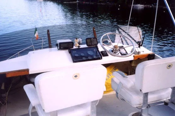 Slide: The Image of Portsmouth 30 Flybridge Sedan 1989 - 5
