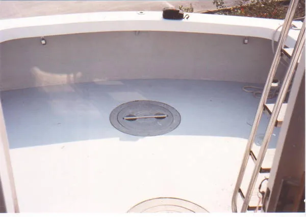 Slide: The Image of Portsmouth 30 Flybridge Sedan 1989 - 6