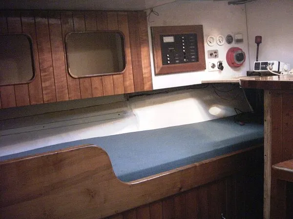 Slide: The Image of Tahitiana Cutter 1983 - 10