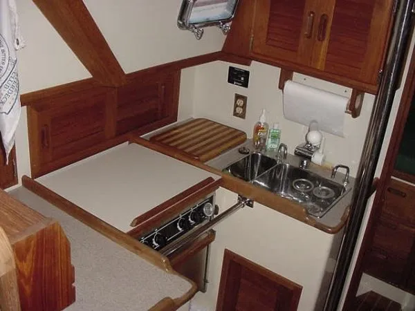 Slide: The Image of Pacific Seacraft Pilothouse 32 Voyagemaker 1995 - 1