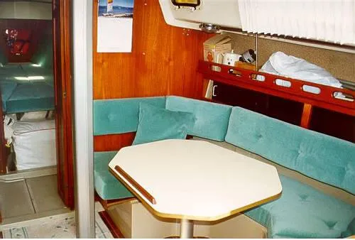 Slide: The Image of O'Day Sloop 1985 - 2