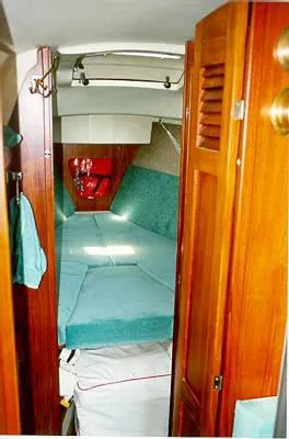 Slide: The Image of O'Day Sloop 1985 - 3