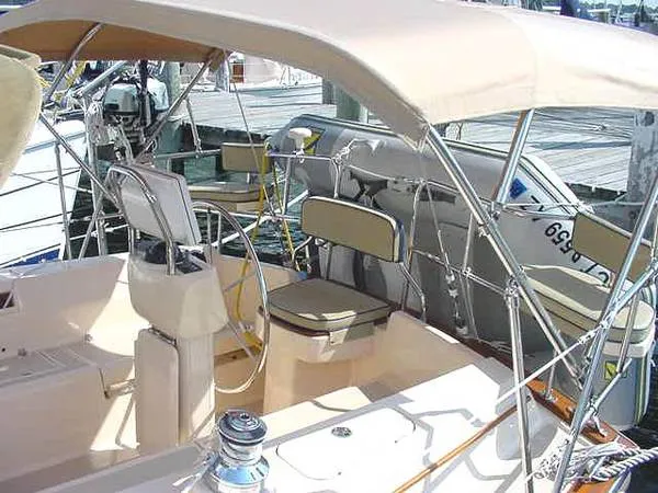 Slide: The Image of Island Packet 370 2004 - 1