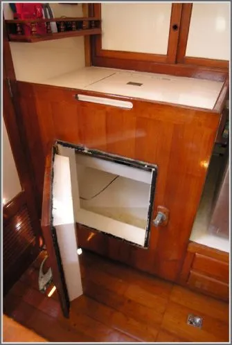 Slide: The Image of Porpoise 44 Ketch 1971 - 6
