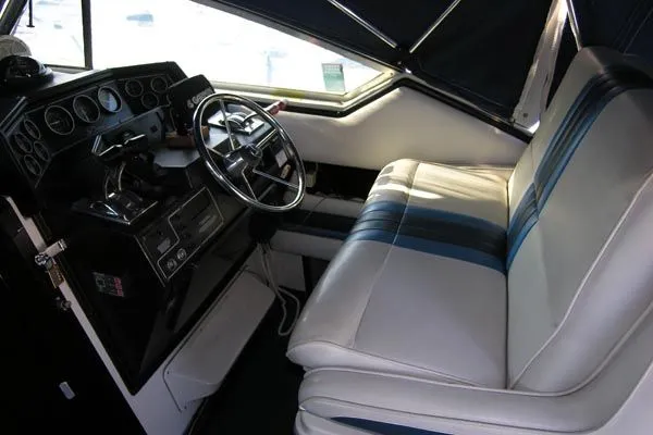 Slide: The Image of Wellcraft 3200 ST. TROPEZ 1989 - 10