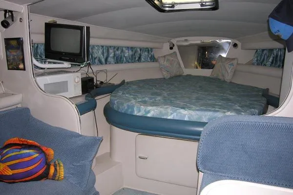 Slide: The Image of Wellcraft 3200 ST. TROPEZ 1989 - 3