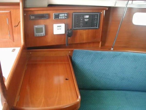 Slide: The Image of Beneteau 331 2000 - 8