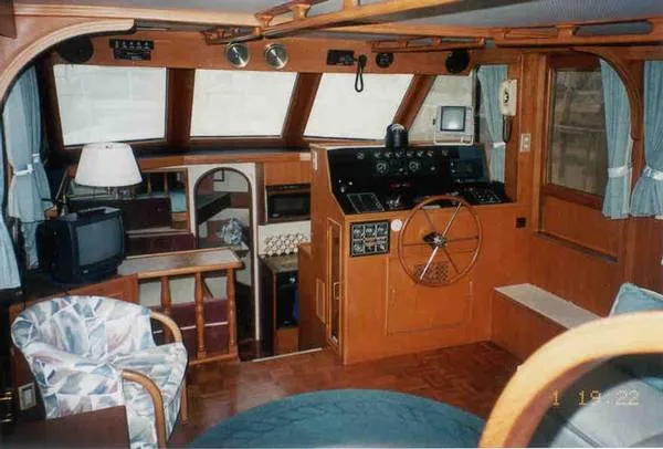 Slide: The Image of CHB Ponderosa Sundeck MY 1987 - 7