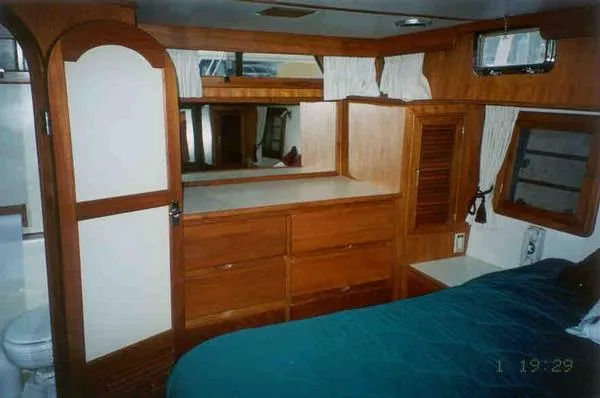 Slide: The Image of CHB Ponderosa Sundeck MY 1987 - 9