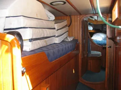 Slide: The Image of Spindrift / Hillier Yachts Center Cockpit 1984 - 10