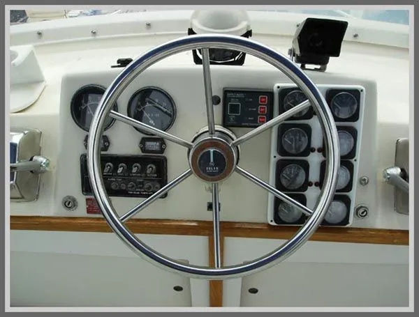 Slide: The Image of Chris-Craft 33 Sedan 1977 - 7