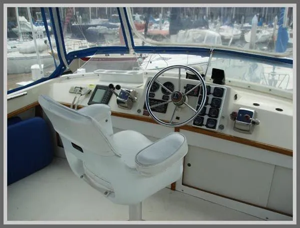 Slide: The Image of Chris-Craft 33 Sedan 1977 - 8