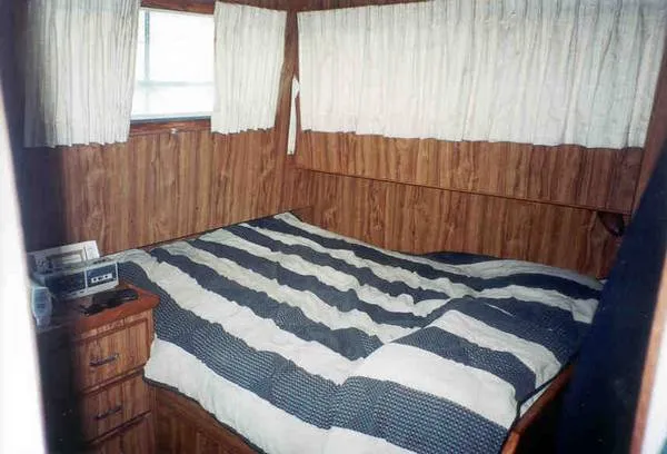 Slide: The Image of Chris-Craft Corinthian MY 1979 - 6