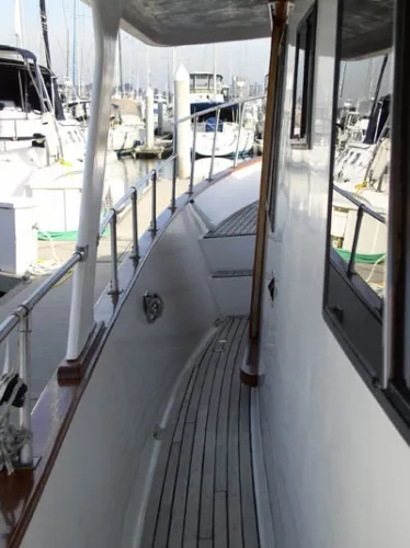 Slide: The Image of Blue Sea Executuve Express Sedan Trawler 1984 - 3