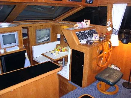 Slide: The Image of Ocean Alexander Cockpit Motoryacht 1988 - 5