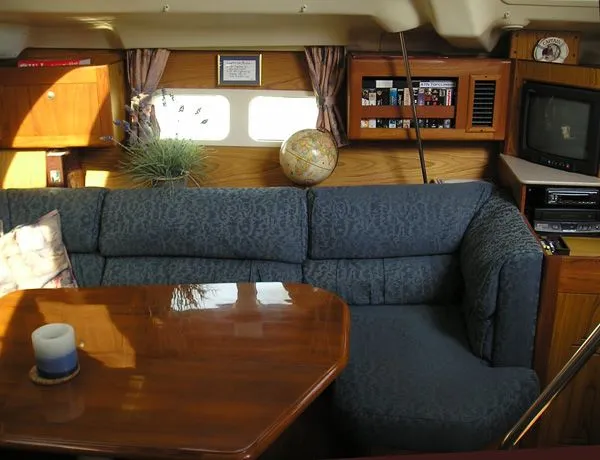 Slide: The Image of Hunter Passage 420 Center Cockpit 2000 - 6