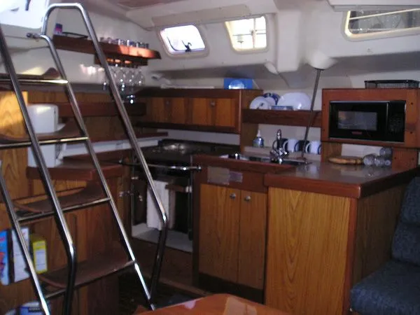 Slide: The Image of Hunter Passage 420 Center Cockpit 2000 - 8
