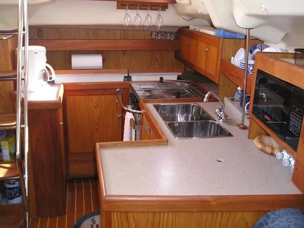 Slide: The Image of Hunter Passage 420 Center Cockpit 2000 - 9