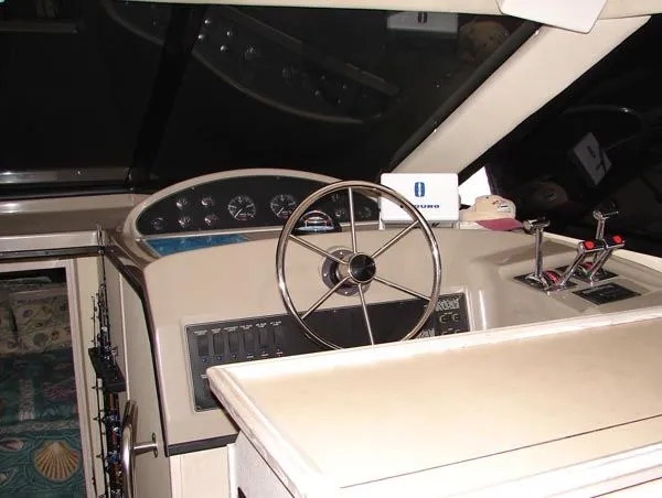 Slide: The Image of Bayliner 3988 Flybridge MY 1996 - 2