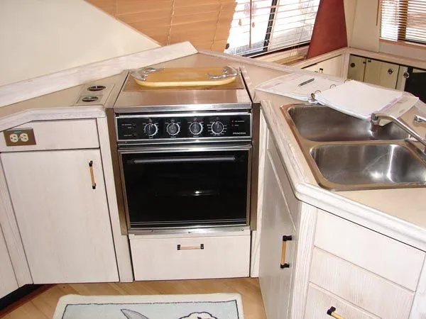 Slide: The Image of Bayliner 3988 Flybridge MY 1996 - 8