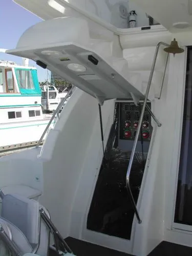 Slide: The Image of Meridian 411 Sedan 2004 - 3