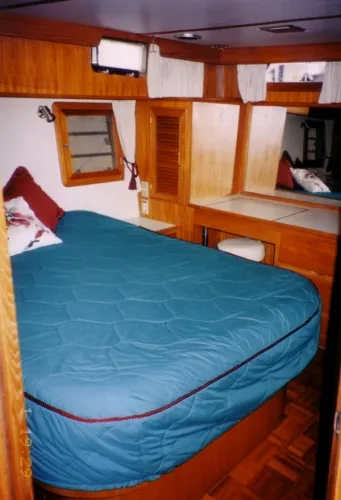 Slide: The Image of CHB Ponderosa Sundeck MY 1987 - 10