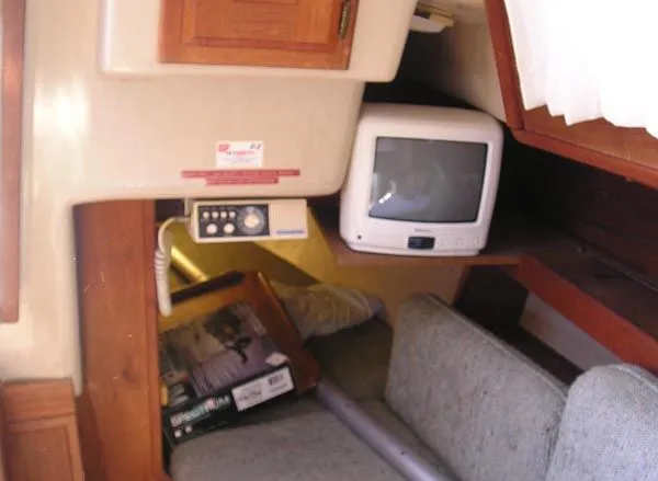 Slide: The Image of CAPITAL YACHTS Newport 28 II 1983 - 8