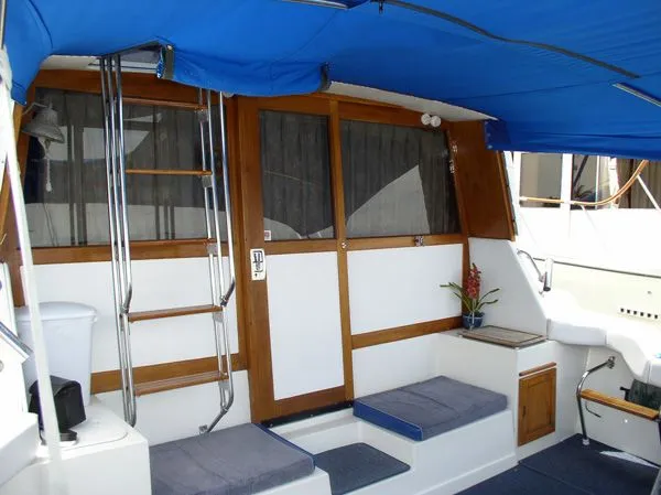 Slide: The Image of Bayliner Trophy 3460 1988 - 3