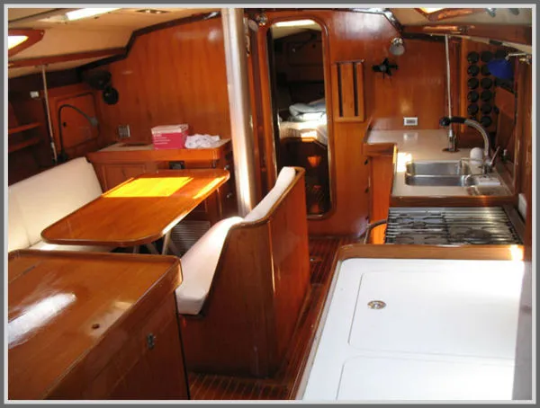 Slide: The Image of Beneteau 432 1987 - 1